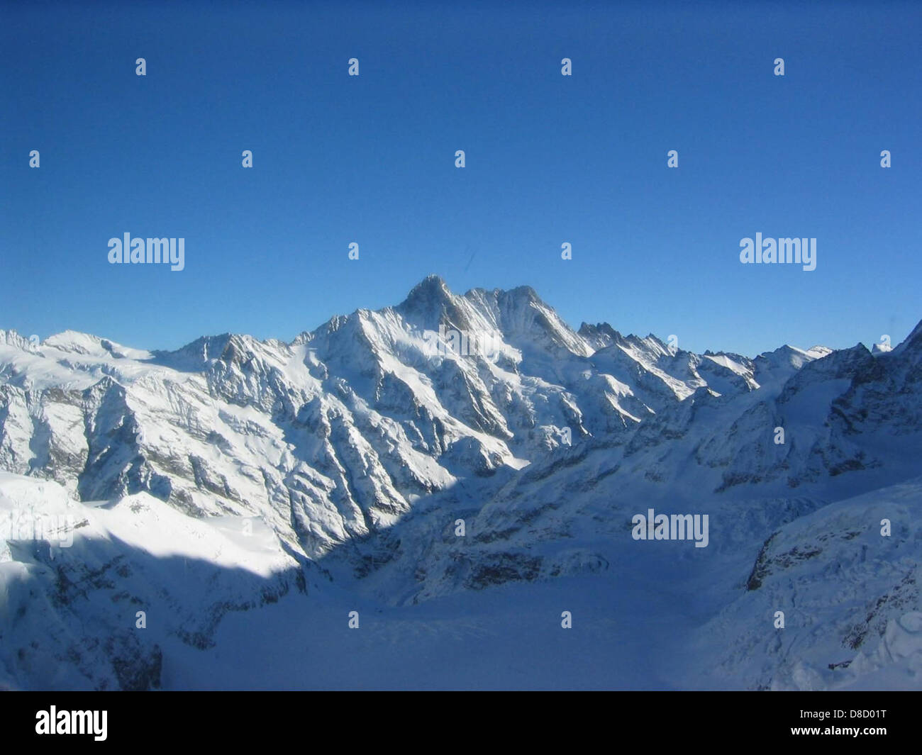 Towering snow capped peaks in hi-res stock photography and images - Alamy