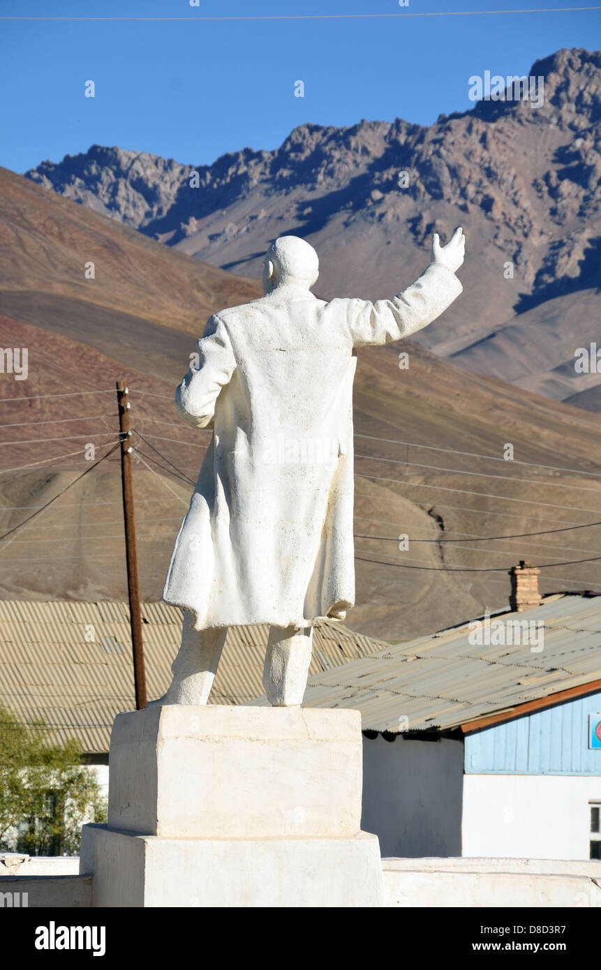 Lenin statue in the Kyrgyz village Murgab of Tajikistan Stock Photo