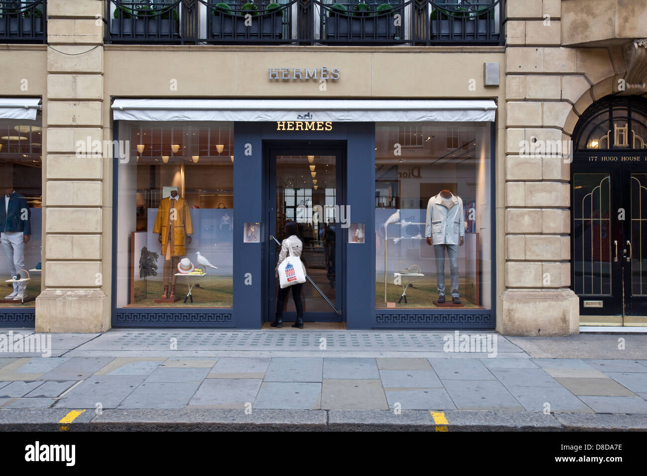 Fashionable Shops, Knightsbridge, London, England Stock Photo - Alamy