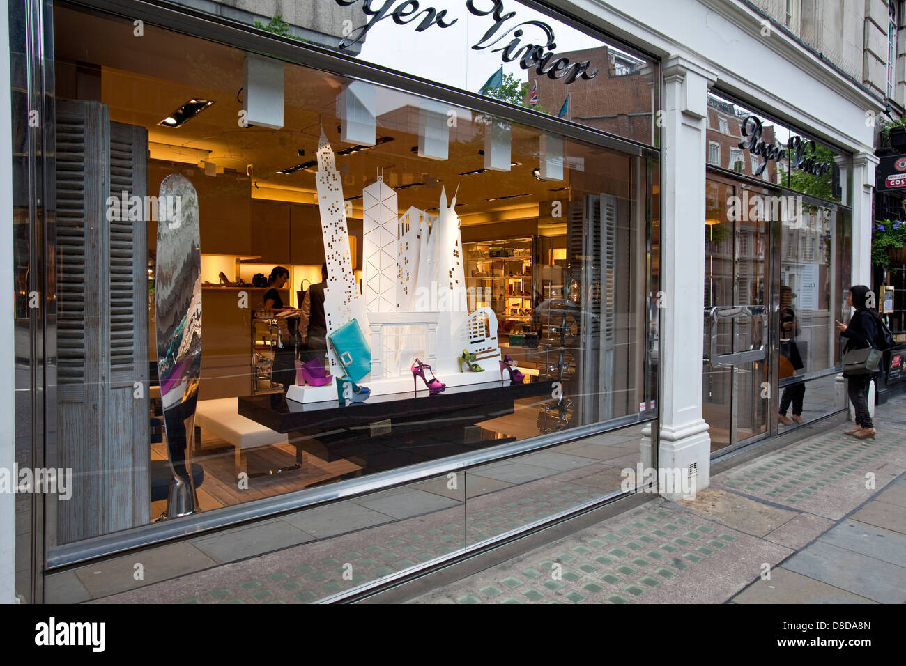 Fashionable Shops, Knightsbridge, London, England Stock Photo Alamy