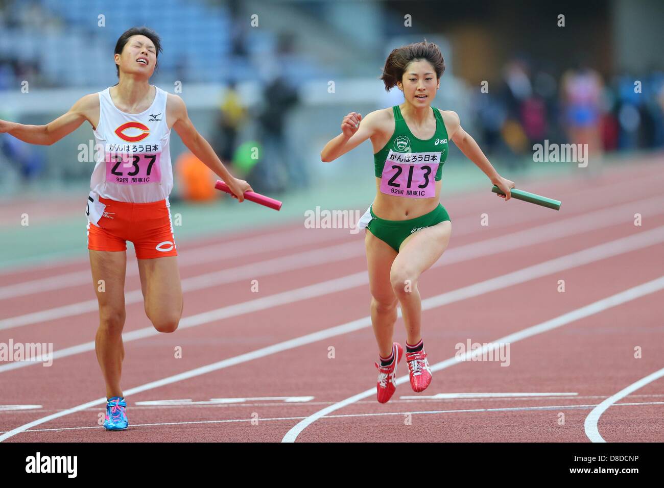 L-R Manami Kira, Anna Fujimori, MAY 25, 2013 - Athletics : The 92th Kanto University Athletics Championship, Women's 4x100m Relay at Nissan Stadium, Kanagawa, Japan. (Photo by AFLO SPORT) [1156] Stock Photo