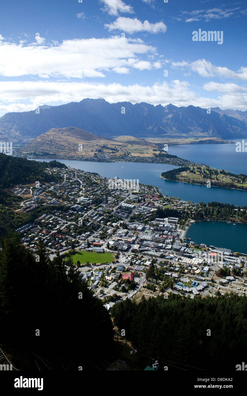 A view of Queenstown and Lake Wakatipu in the South Island of New ...