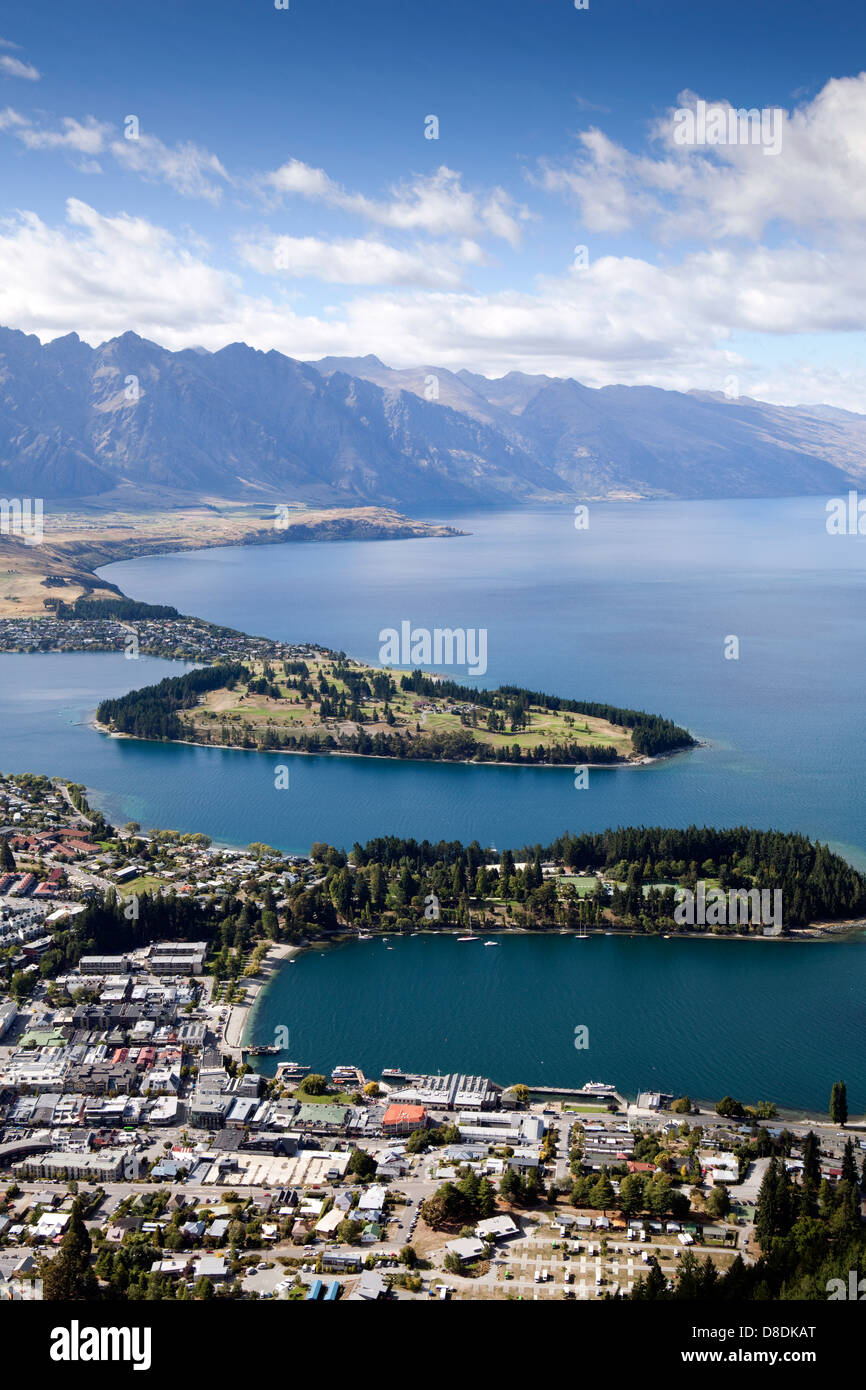 A view of Queenstown and Lake Wakatipu in the South Island of New ...
