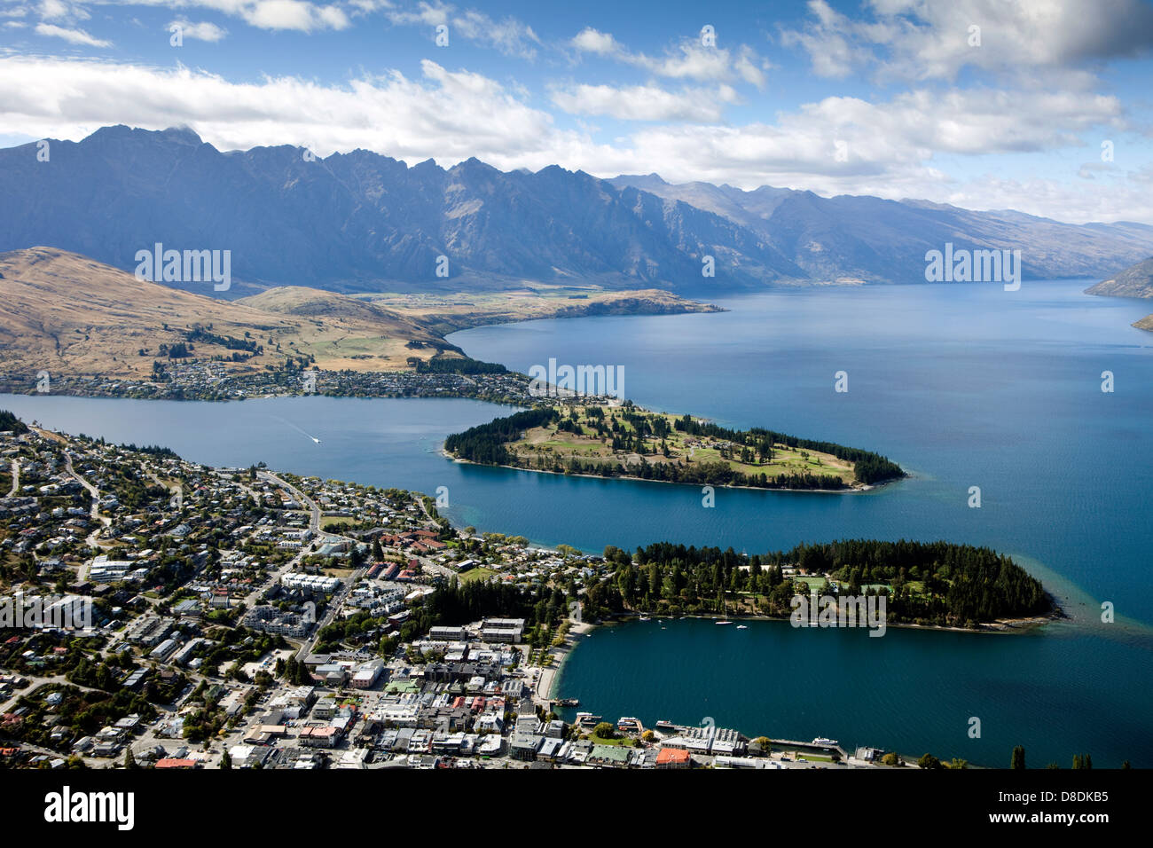 A view of Queenstown and Lake Wakatipu in the South Island of New ...