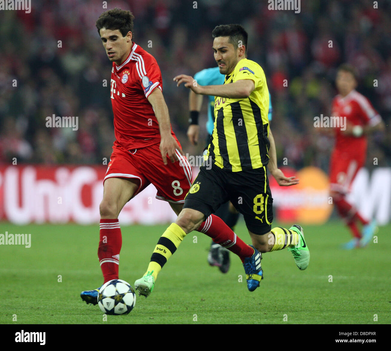 London, UK. 25th May, 2013.  Ilkay Gundogan of Borussia Dortmund and Javi Martinez of Bayern Munich  during  the Champions League Final between Bayern Munich and Borussia Dortmund from Wembley Stadium. Credit: Action Plus Sports Images/Alamy Live News Stock Photo