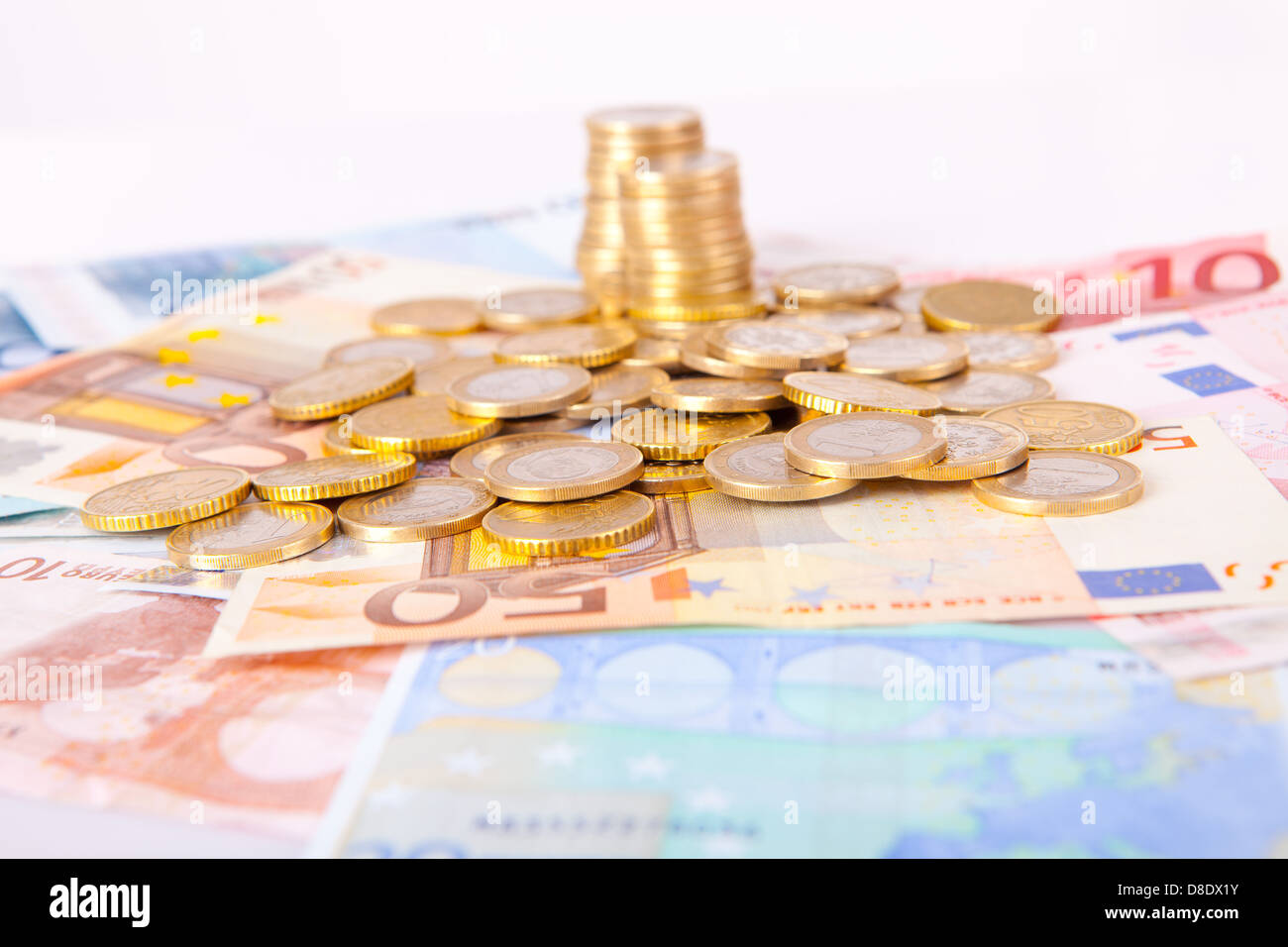 Pile of foreign coins hi-res stock photography and images - Alamy