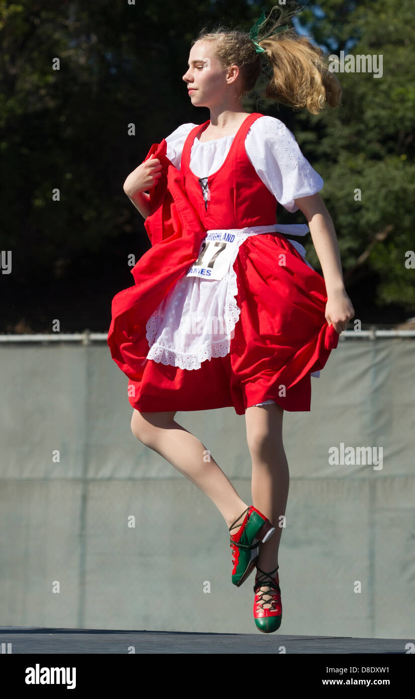 Scottish Highland dancer performing "Washer Women" Jig Stock Photo Alamy