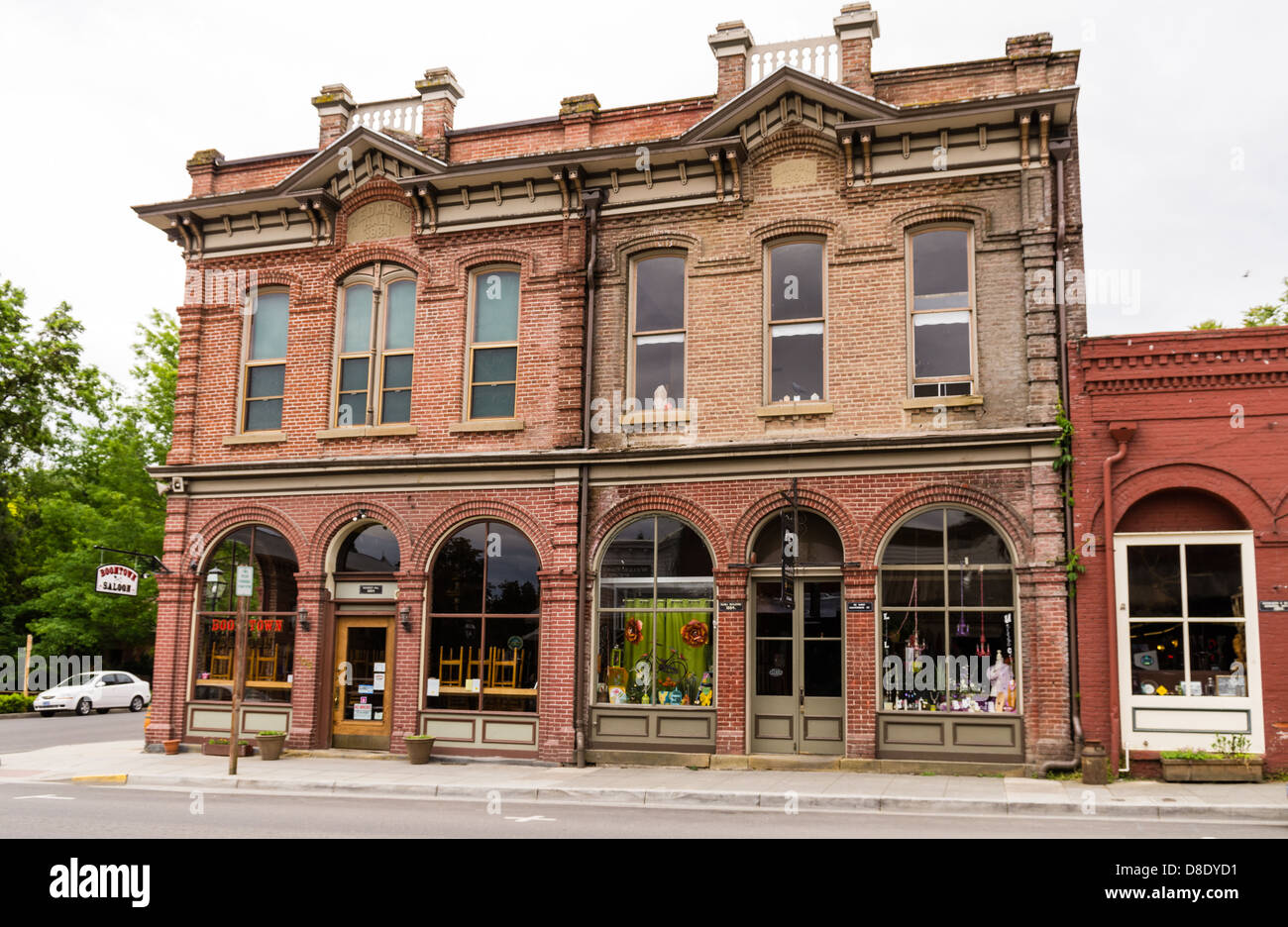 Jacksonville, Oregon, USA. Boomtown Saloon and Willowcreek Gifts in