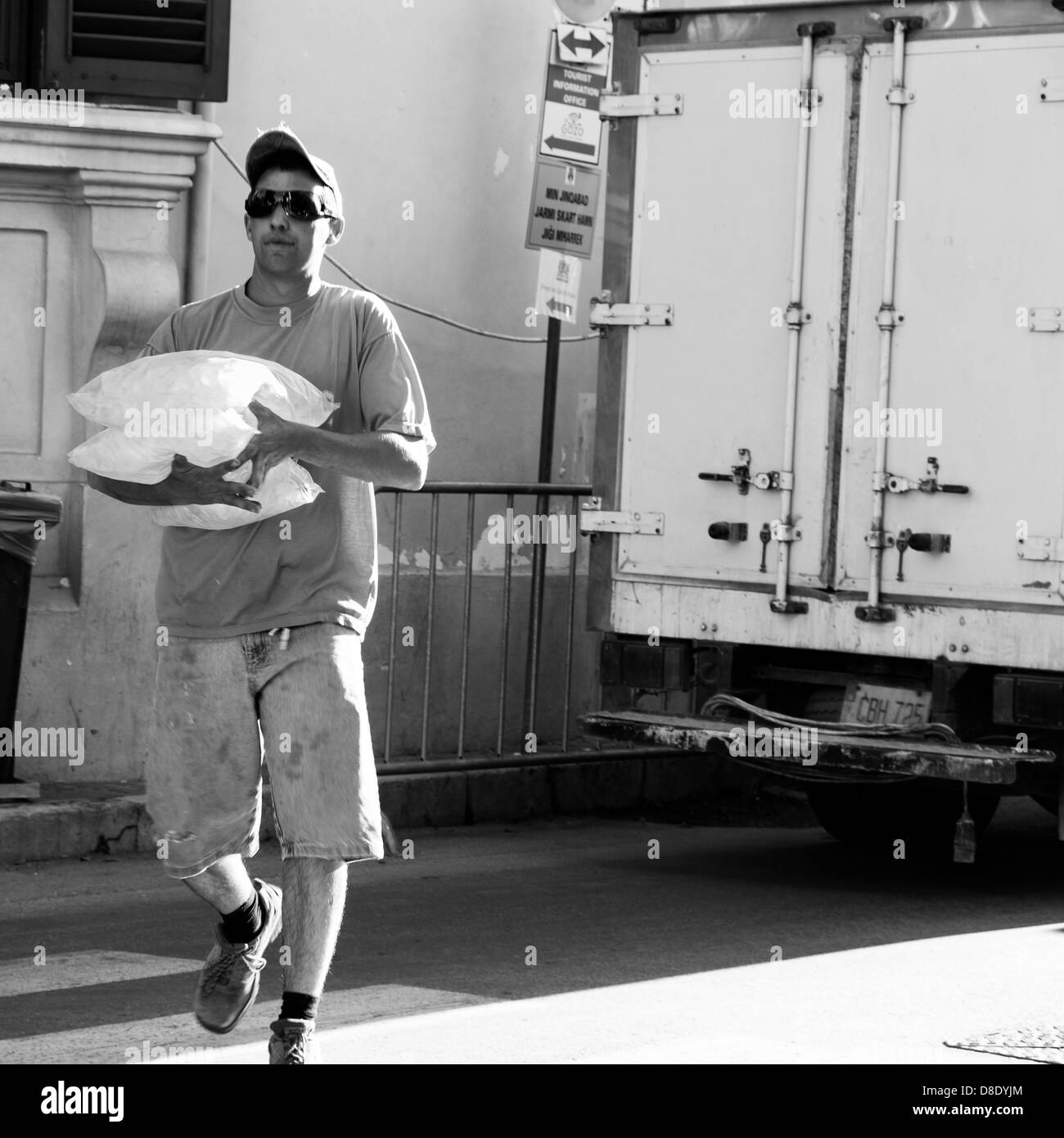 Ice delivery hires stock photography and images Alamy