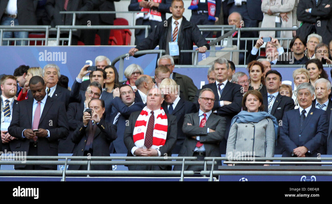 London, UK.  25th May 2013.  L-R Karl-Heinz Rummenigge with red and white scarf,  Uli Hoeness President of Bayern Muenchen  and  FA Chairman David Bernstein before the Champions League Final between Bayern Munich and Borussia Dortmund from Wembley Stadium.Credit: Action Plus Sports Images/Alamy Live News Stock Photo