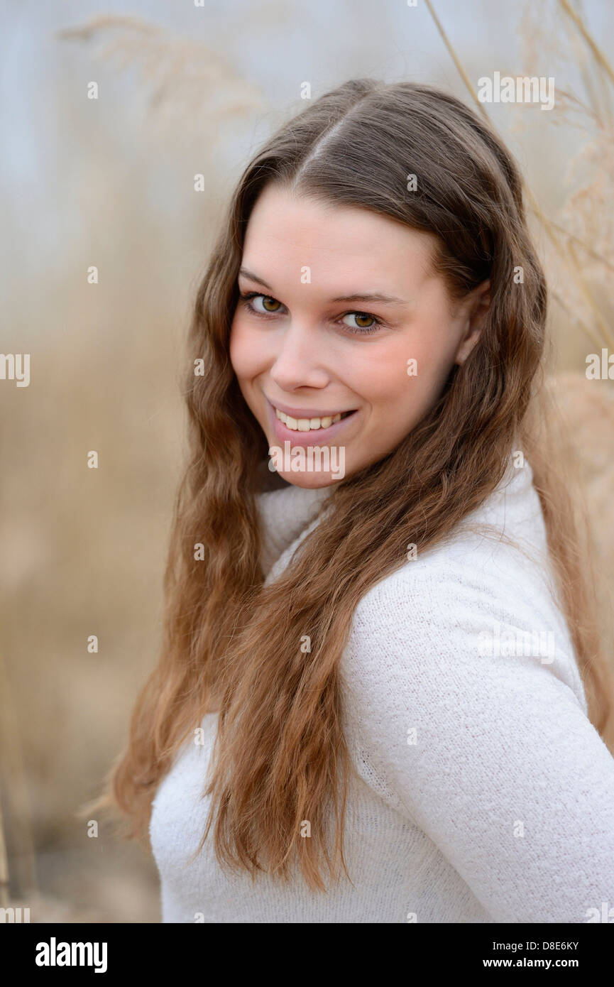 Smiling young woman outdoors, portrait Stock Photo - Alamy