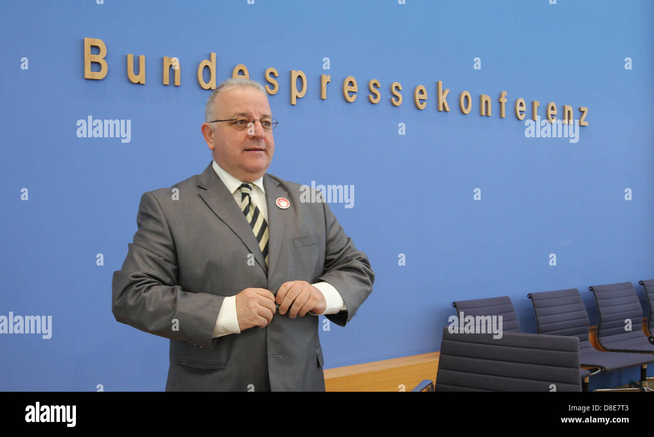 Chairman of the Turkish Community in Germany, Kenan Kolat, appears at the Federal Press Conference in Berlin, Germany, 27 May 2013. The politician presented a draft bill on political participation of immigrants. Photo: WOLFGANG KUMM Stock Photo