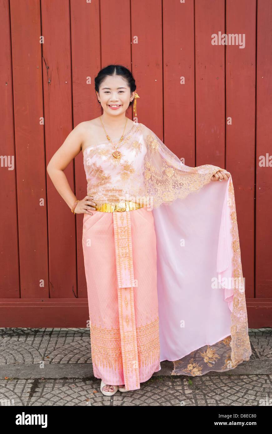 Asian Thai Woman/Bride in Thai Wedding Suit Stock Photo - Alamy
