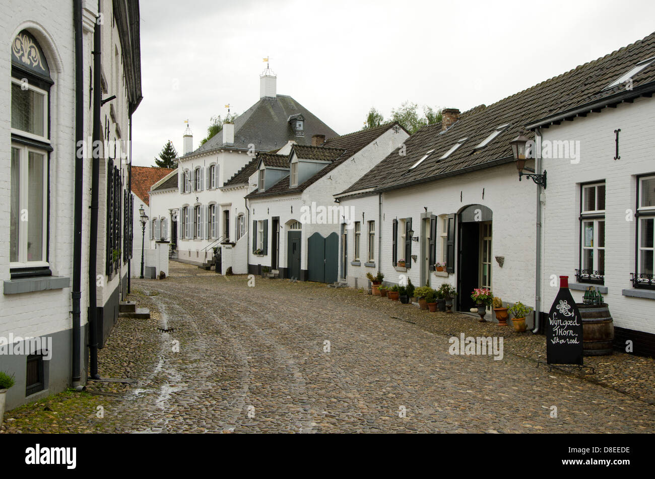 White Washed Brick Houses In The Beekstraat In Thorn A Medieval Town Stock Photo Alamy
