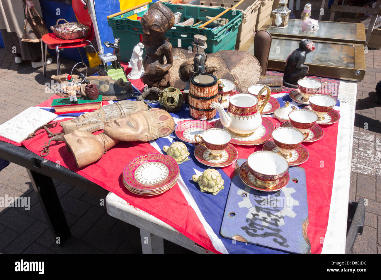 Antiques and bric a brac items on display on a market stall Stock Photo