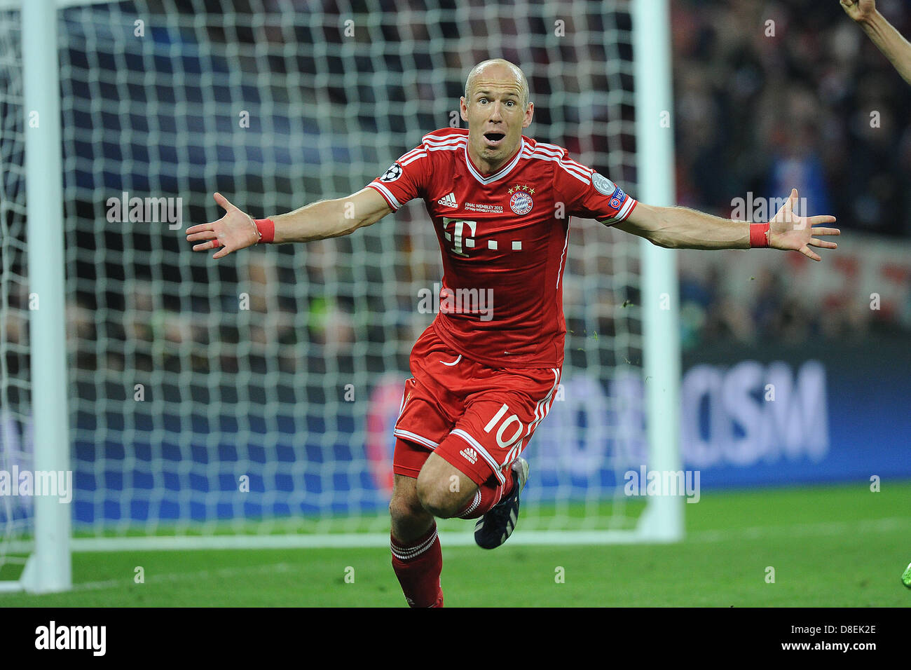 Munich's Arjen Robben celebrates his 2-1 goal during the Champions League  final between German soccer