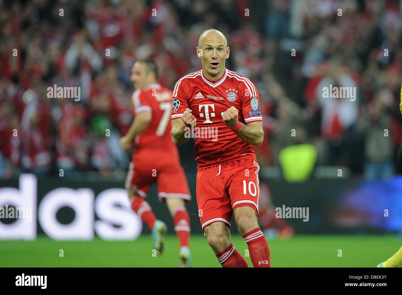 Munich S Arjen Robben Celebrates His 1 2 Goal During The Champions League Final Between German Soccer