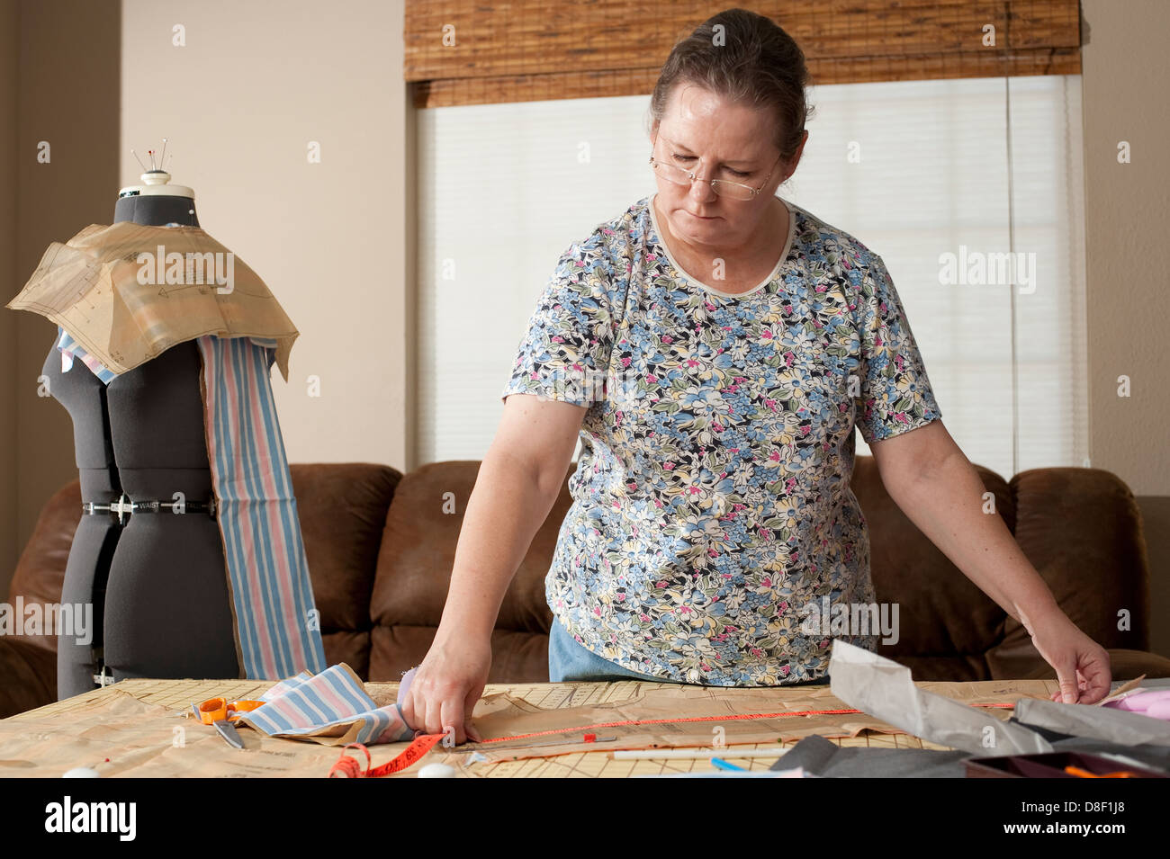 Ladies Making Making a sewing pattern hi-res stock photography and images - Alamy