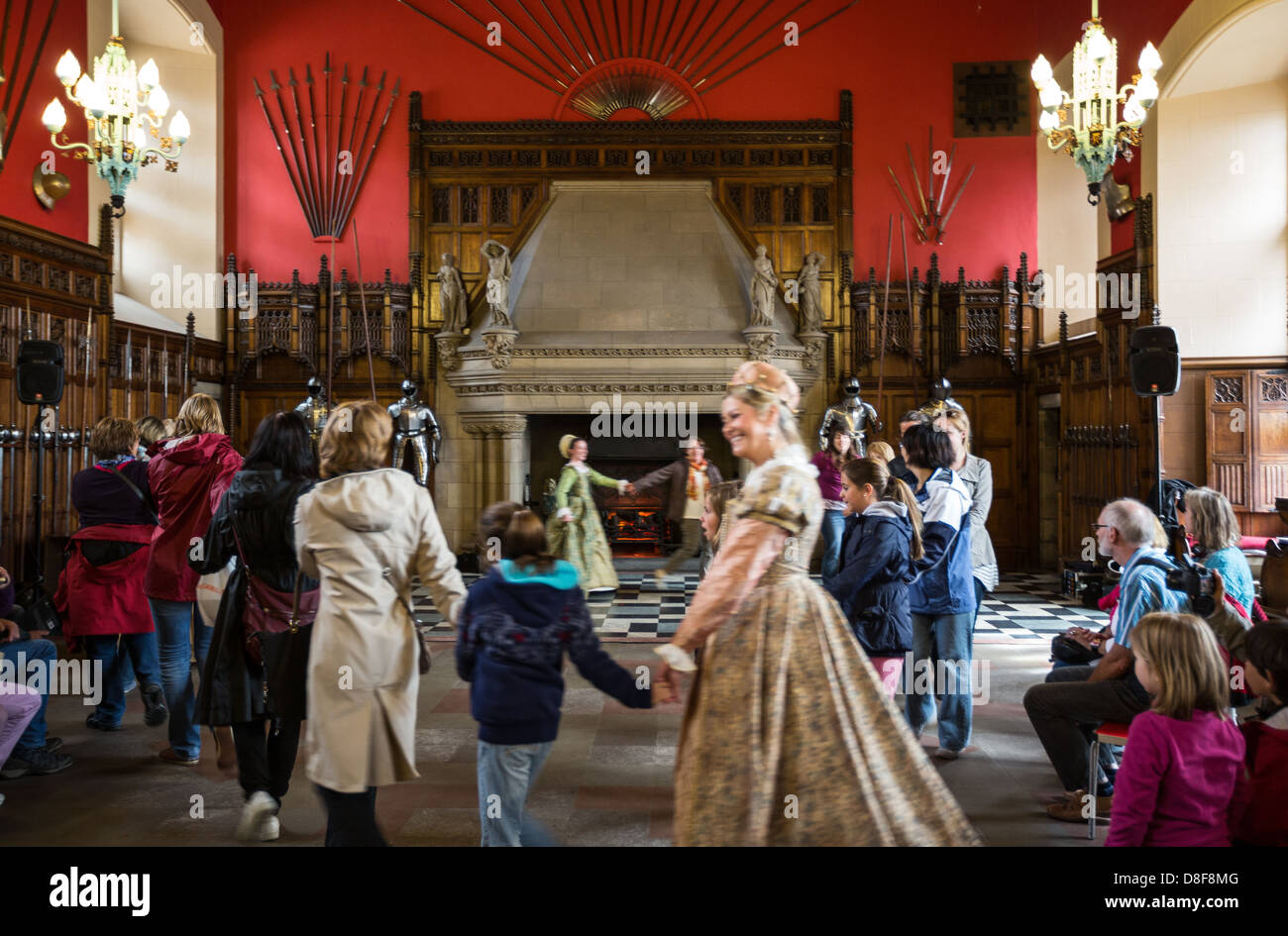 Great Britain, Scotland, Edinburgh, performance in medieval dress in