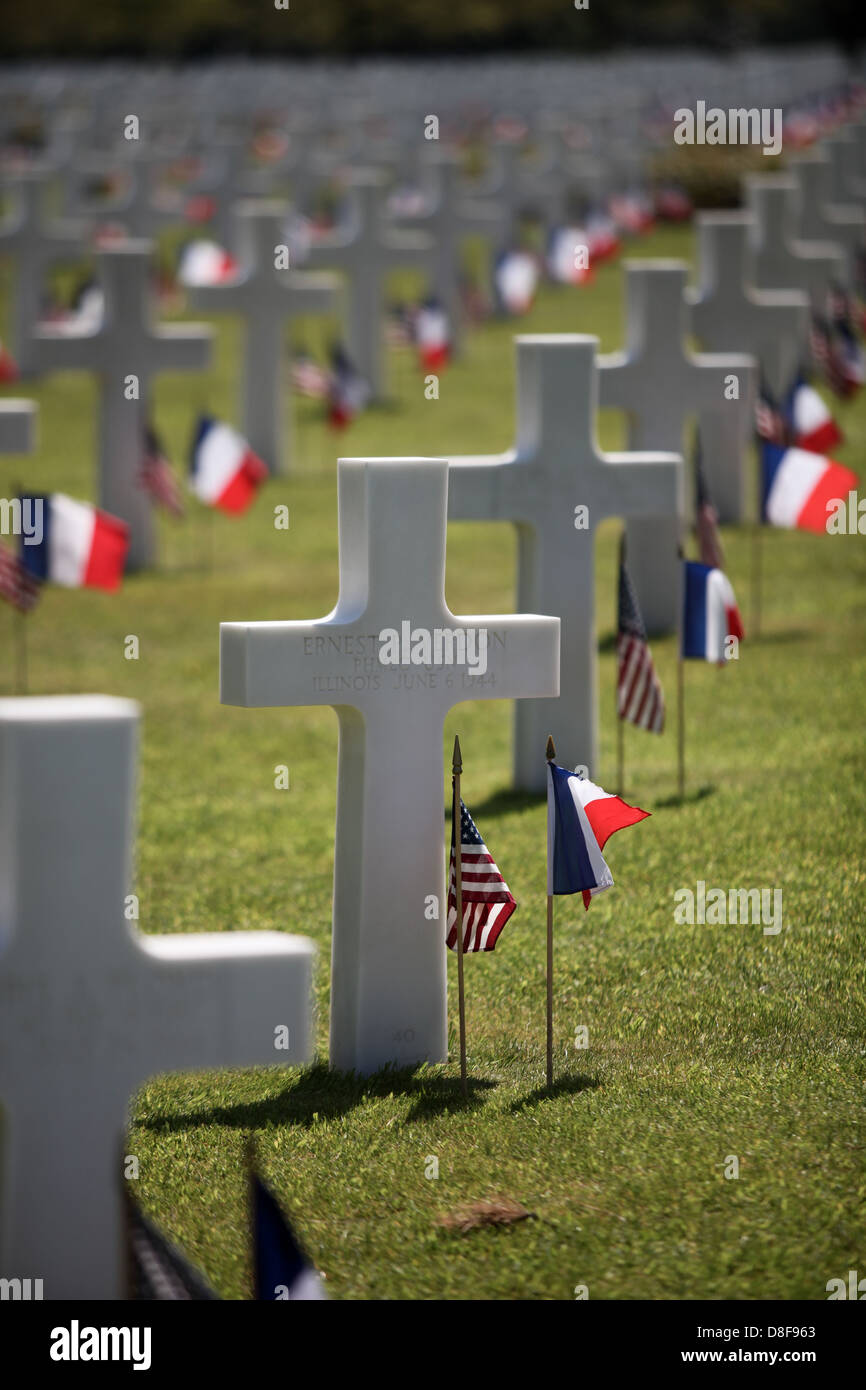 Graves of American servicemen in graveyard cemetery Colville-sur-Mer in Normandy, Basse Normandie, Omaha Beach, France Stock Photo