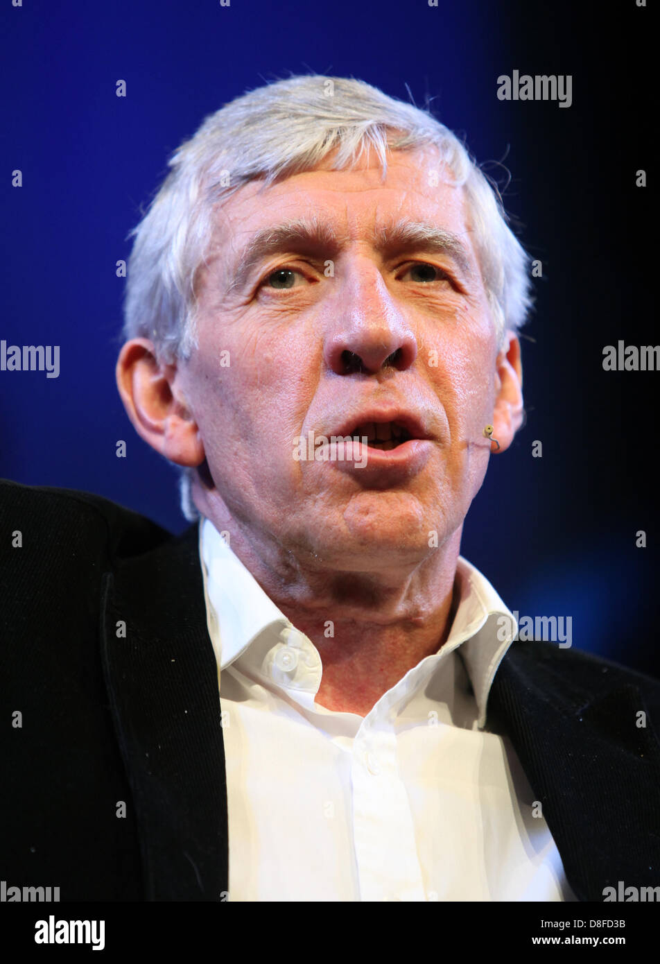 Former foreign Secretary, Jack Straw talks to Peter Florence at the 2013 Hay Festival, Powys, Wales Stock Photo