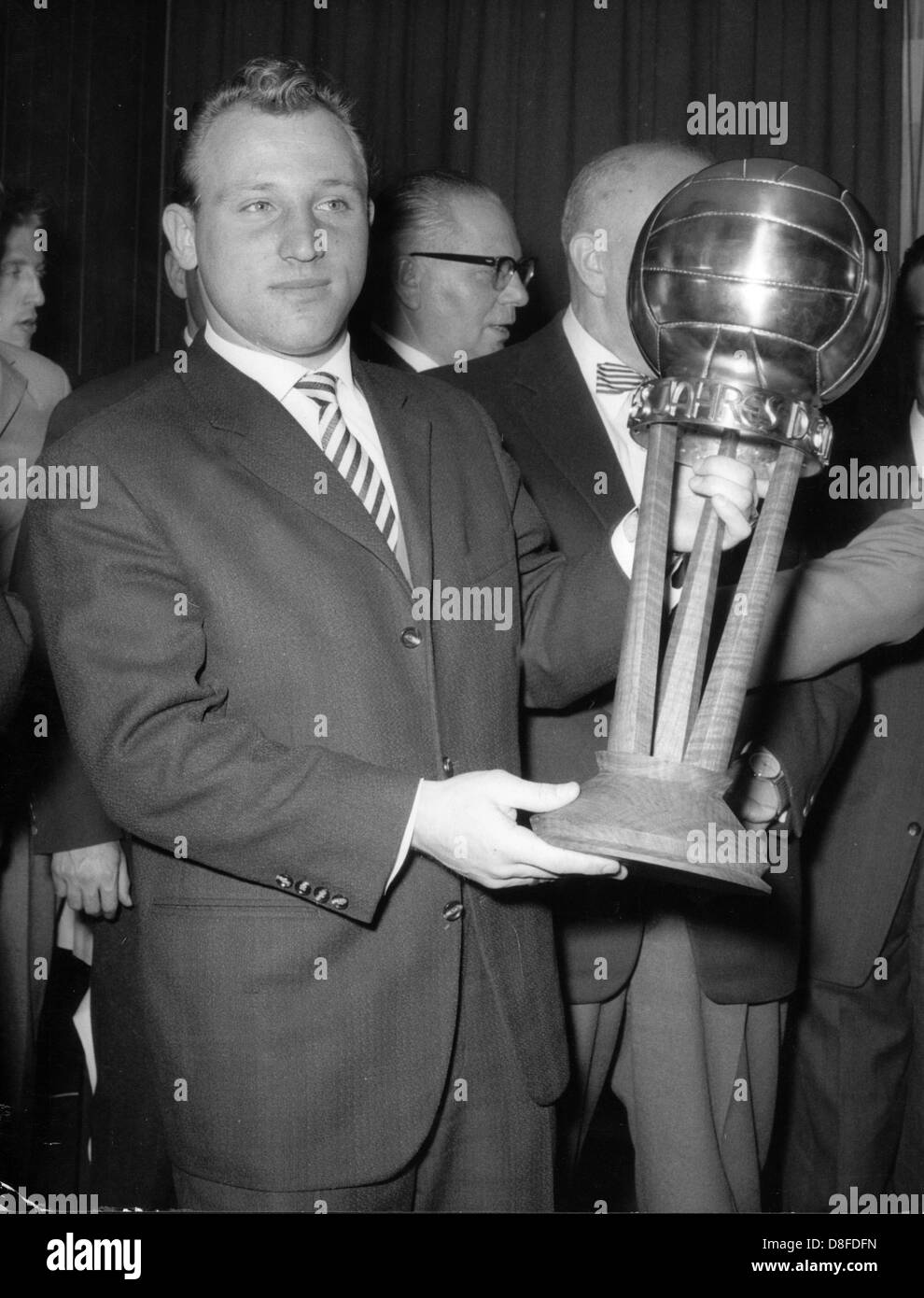 Striker of Hamburg Uwe Seeler is honoured as 'Footballer of the Year' with the 'Golden Football' in the Town Hall of Hamburg on the 29th of October in 1960.  +++(c) dpa - Report+++ Stock Photo