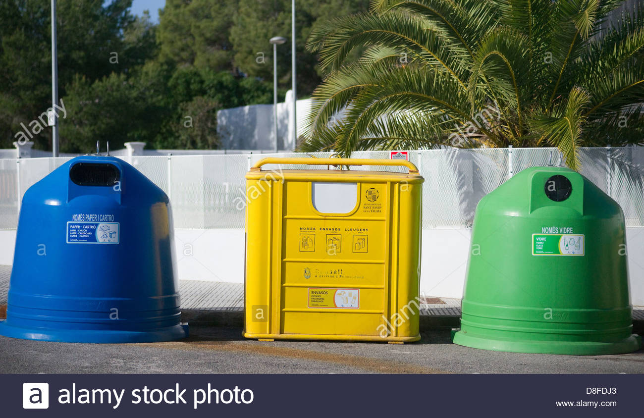 Spanish Recycling Bins Spain Stock Photos & Spanish Recycling Bins Spain Stock Images Alamy