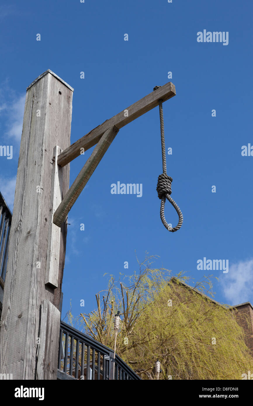 Gallows outside Prospect of Whitby public house, Wapping seen from river Thames Stock Photo