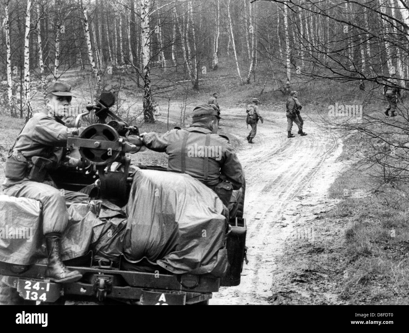 Soldiers of the US army during an exercise in Grunewald in Berlin on ...