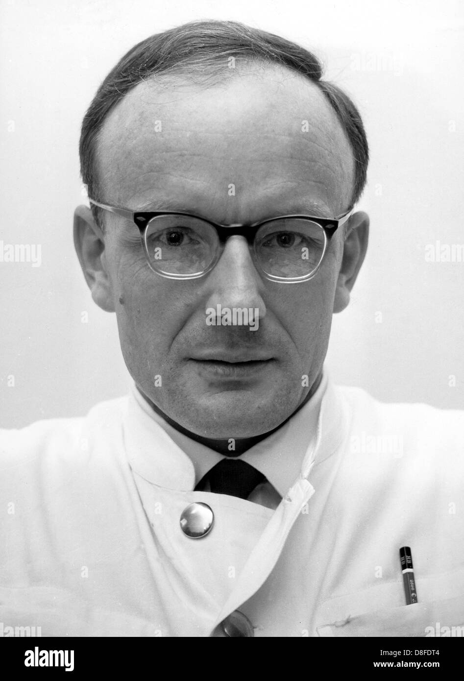 Hamburg-based human geneticist Professor Widukind Lenz in 1968. He was called upon by the court during the Contergan trial in May 1968 to serve as an expert on the sleeping drug. At an early stage Lenz had warned against the use of Contergan and had prompted Contergan-maker Grünenthal in 1961 to withdraw the drug because he speculated that it could cause deformities in unborn children. The company however continued to stress the harmlessness of the side effects. As a result Lenz announced his suspicions at a conference on 19 November 1961, although without mentioning the product's name. Six da Stock Photo