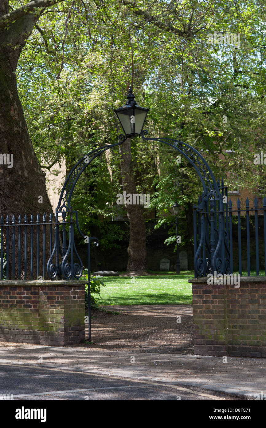 Old graveyard, Scandrett Street, Wapping Stock Photo - Alamy