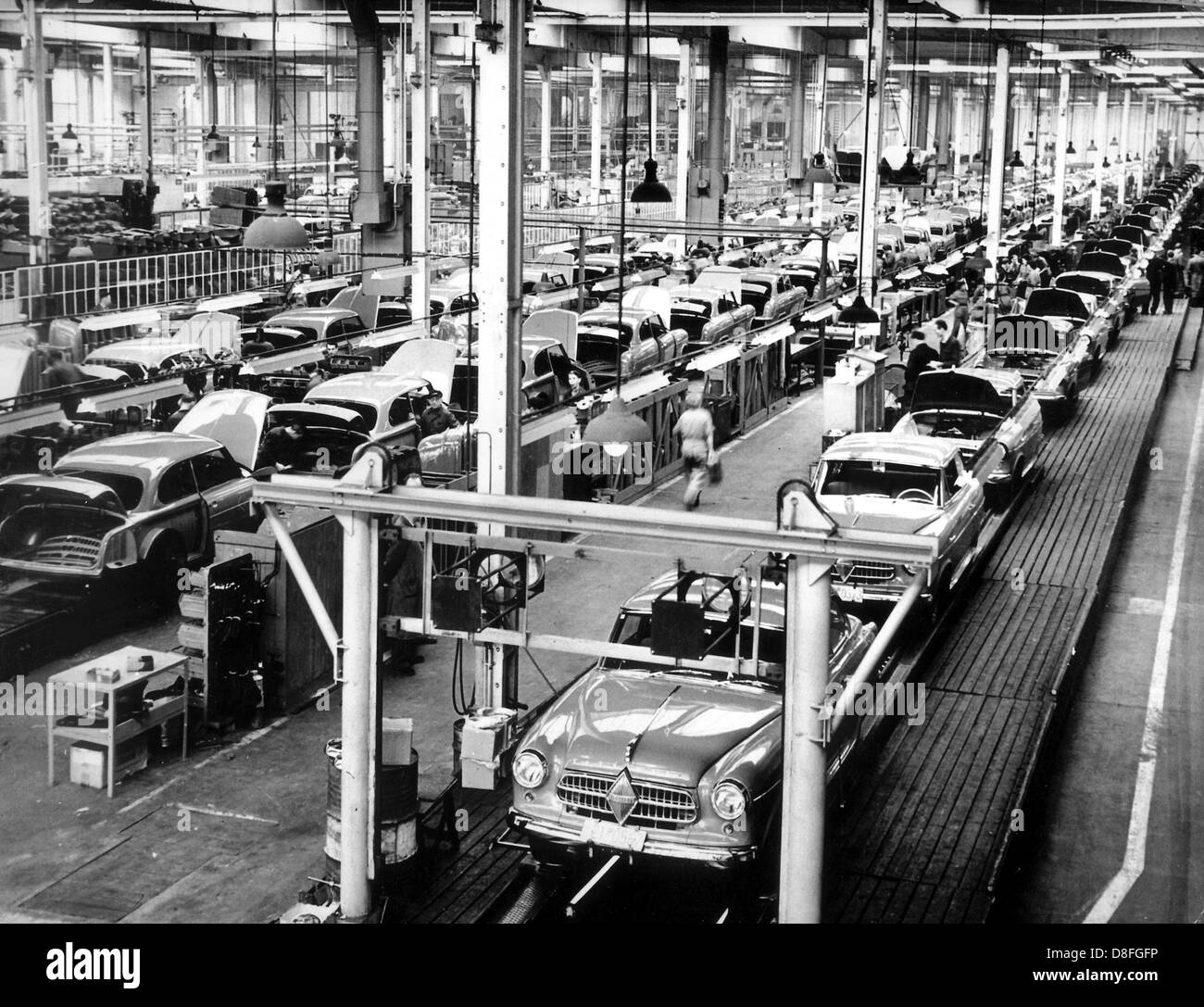 View into a factory hall of Borgward in Sebaldsbrück, photographed at the beginning of the 1960s. Stock Photo