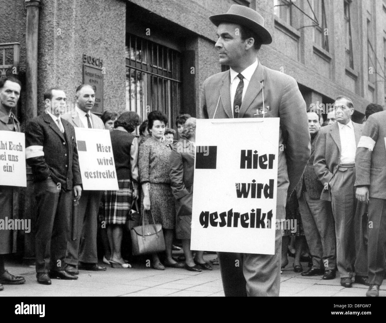 Strike posts and members on strike of the Robert Bosch factory in Stuttgart Feuerbach on the 29th of April in 1963. Stock Photo