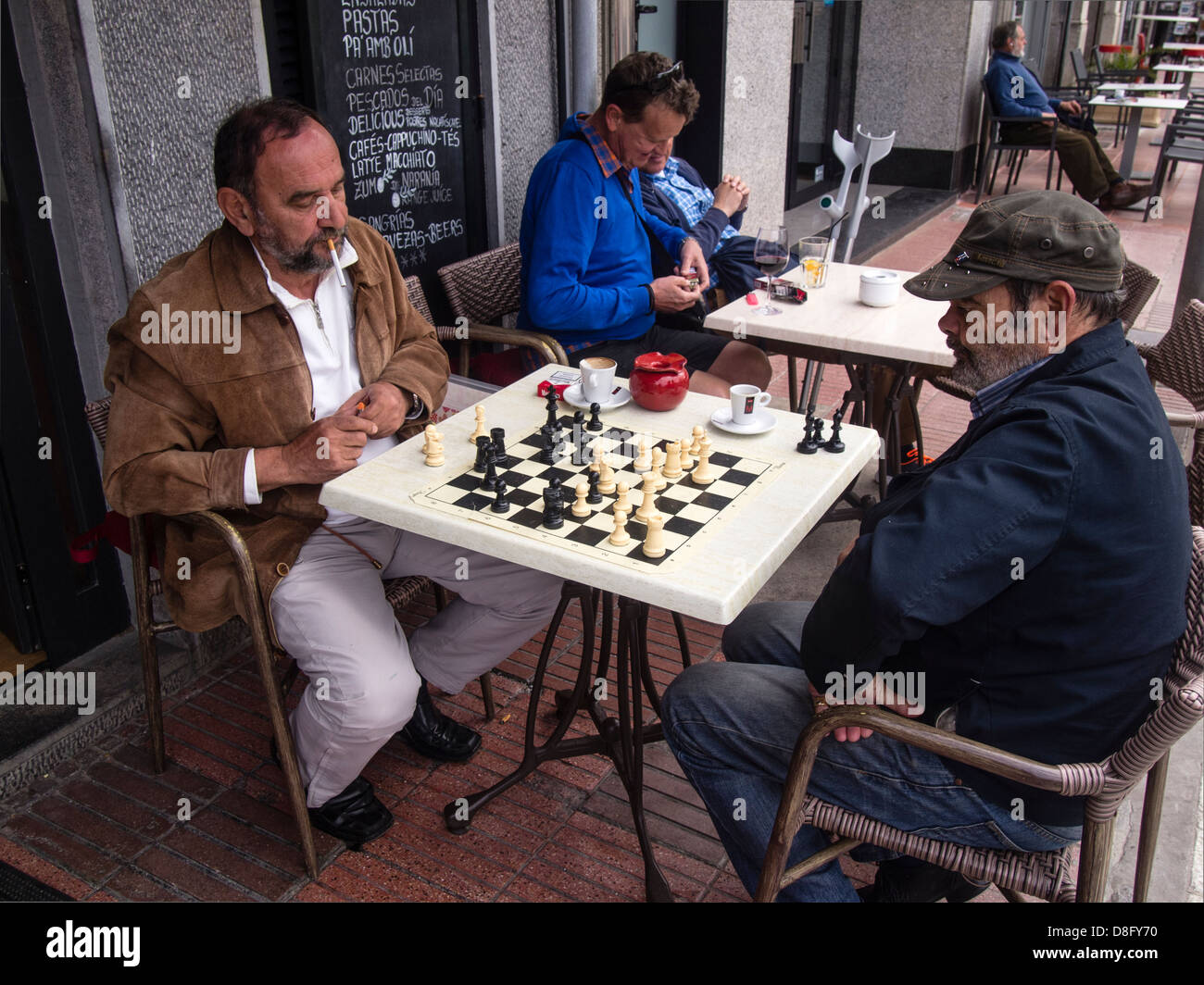Chess cafe hi-res stock photography and images - Alamy