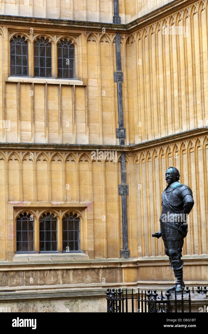 Bodleian library statue oxford hires stock photography and images Alamy