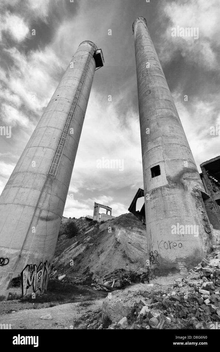 Ruins of a cement plant in Lime, Oregon Stock Photo - Alamy