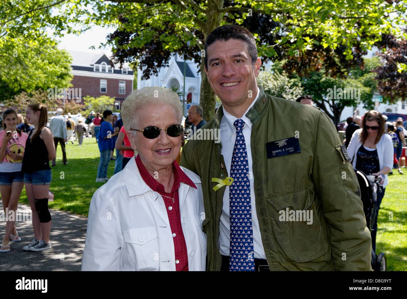Gabriel Gomez, Massachusetts Republican Senate candidate, poses for photo with Phyllis Hull Stock Photo