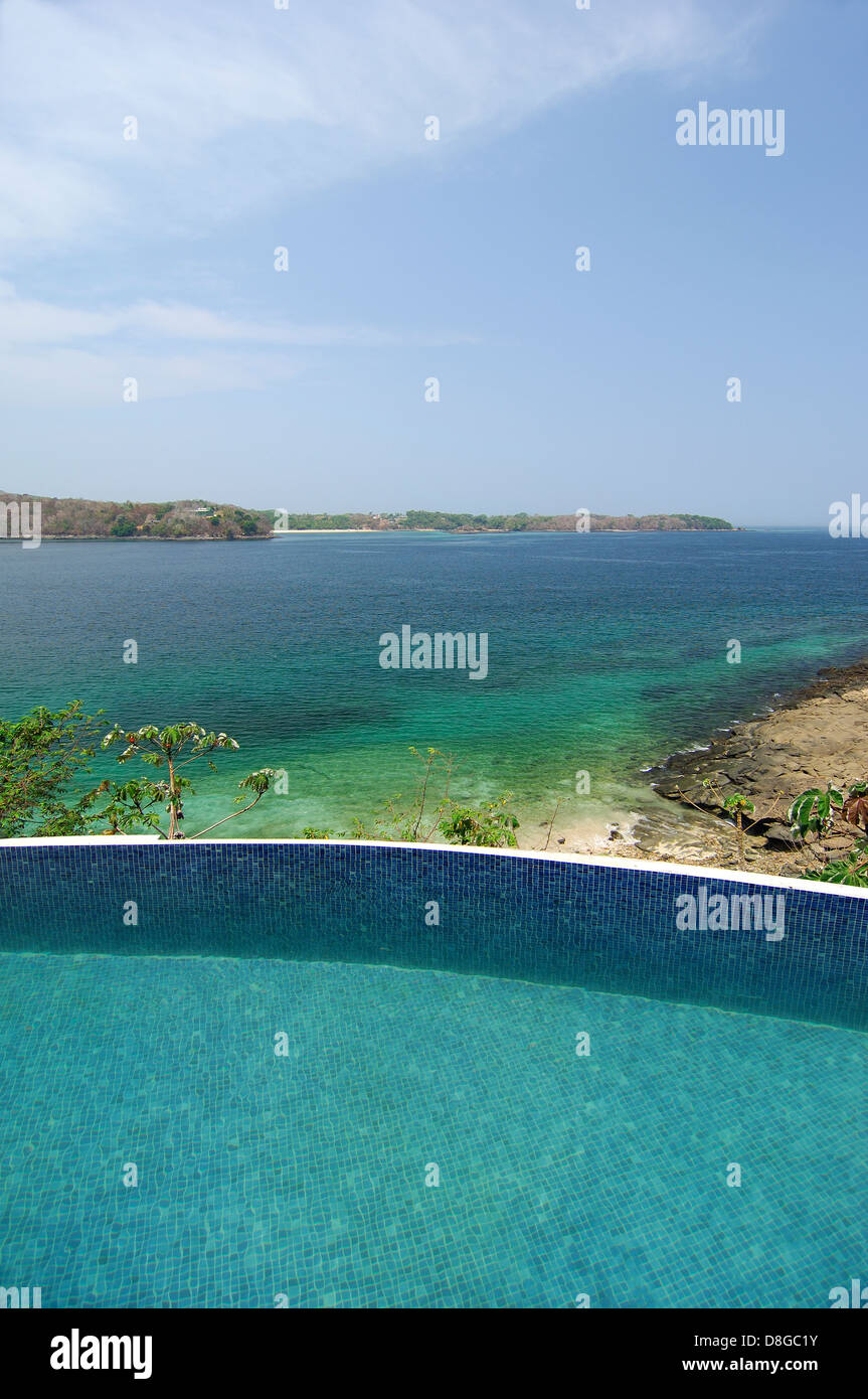 Swimming pool border facing the shore at Contadora island Stock Photo