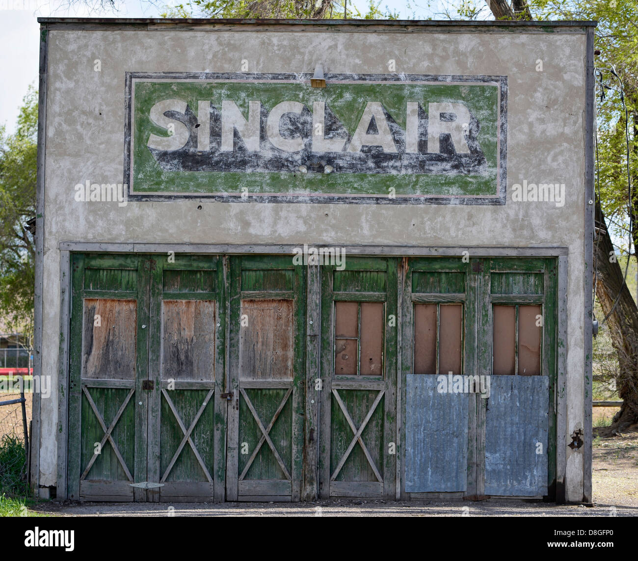 Old Sinclair gas station in Elberta, Utah Stock Photo Alamy