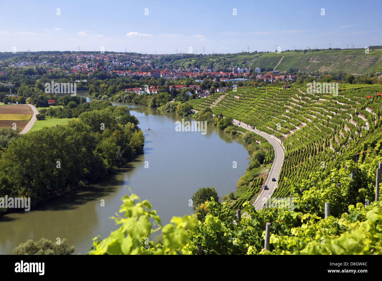 Deutschland, Baden-Württemberg, nahe Besigheim; Weinberg Terrassen, Dorf, Straße Stock Photo