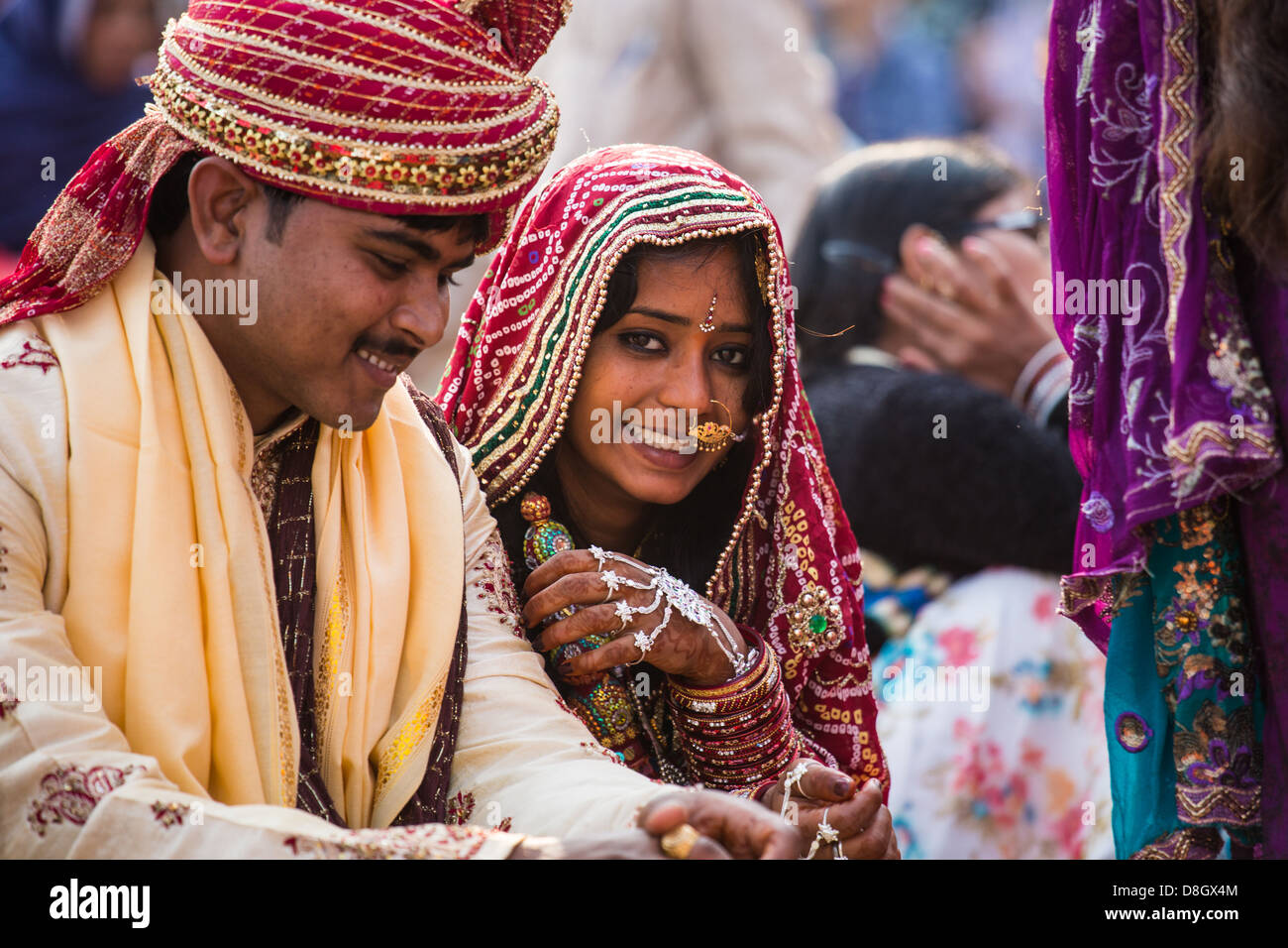 Indian wedding bride and groom hi-res stock photography and images - Alamy
