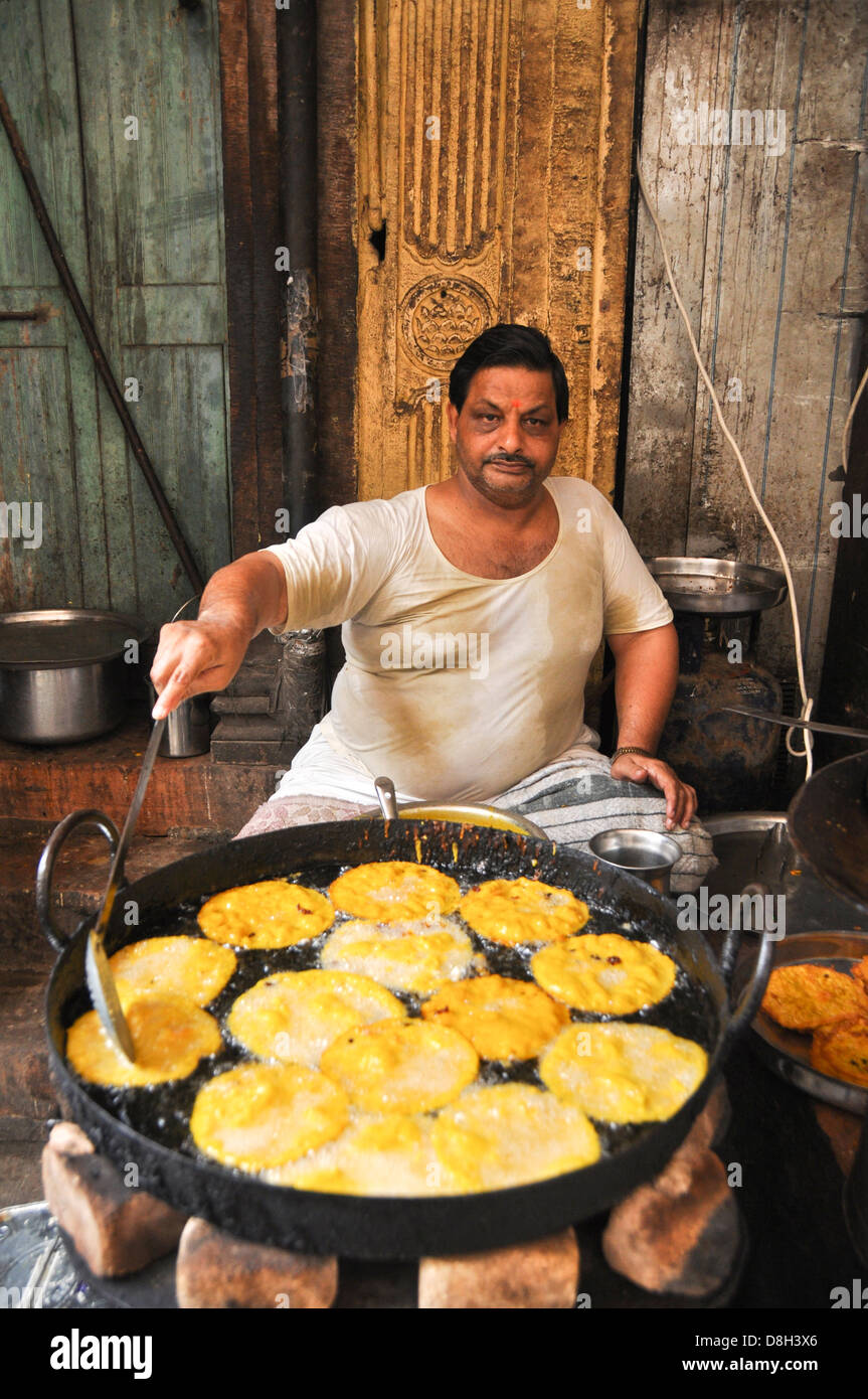 man frying food in his food stall Jodhpur, Rajasthan, India Stock Photo