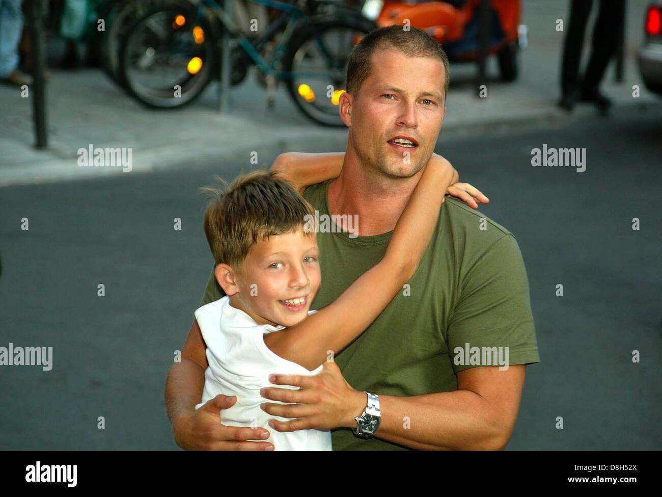 Til Schweiger and his son Valentin at the premiere of "Tomb Raider 2" in  Munich on the 18th of August in 2003 Stock Photo - Alamy