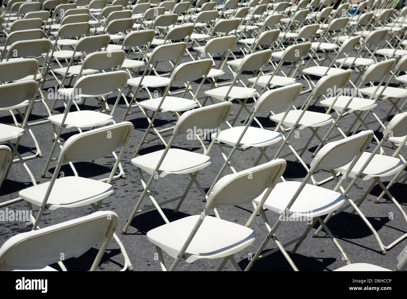 White folding chairs hi-res stock photography and images - Alamy