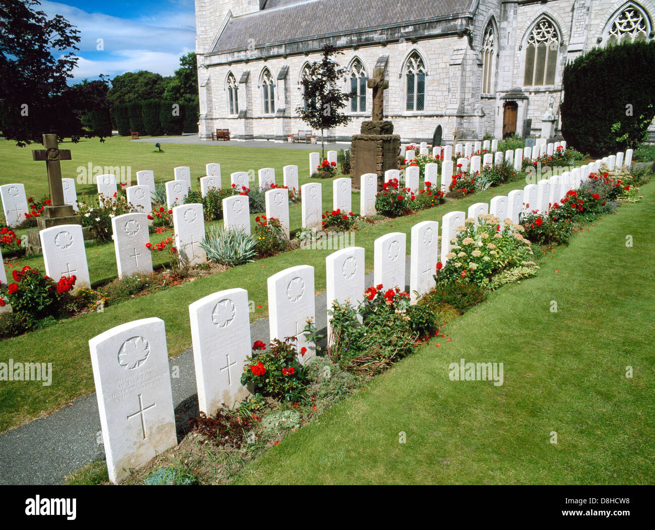World War One military headstones at St Margaret's Church: mainly Canadian soldiers who died from Spanish flu pandemic Stock Photo