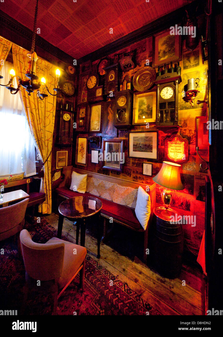 Interior, Canny Mans bar, 237 Morningside Rd, Edinburgh, Scotland, UK  EH10 4QU Stock Photo