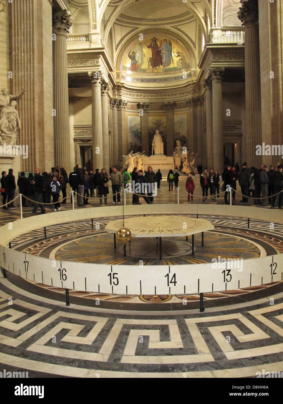 Foucault pendulum,Pantheon,"Aux Grands Hommes La Patrie Reconnaissante