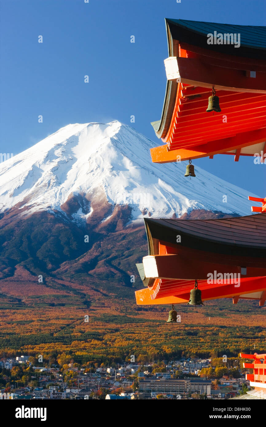 Japan, Central Honshu (Chubu), Fuji-Hakone-Izu National Park, Mount Fuji capped in snow and the upper levels of a temple Stock Photo