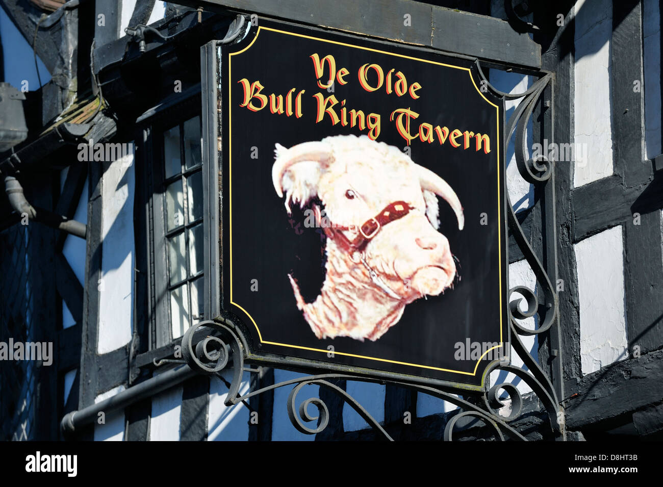 Inn pub sign outside ancient Ye Olde Bull Ring Tavern where King Street joins the Bull Ring. Ludlow, Shropshire, England. Stock Photo