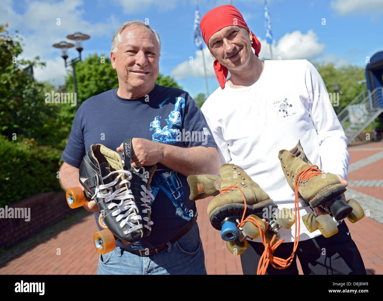 The two roller skating world record holder, American Ted Coombs (L